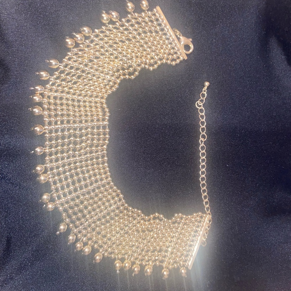 Adjustable gold choker